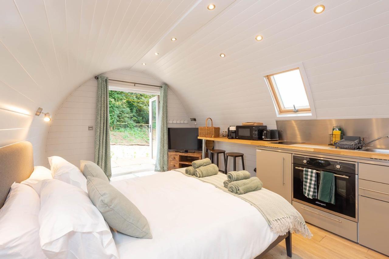 The Plough Inn Cabins Ramsden Εξωτερικό φωτογραφία