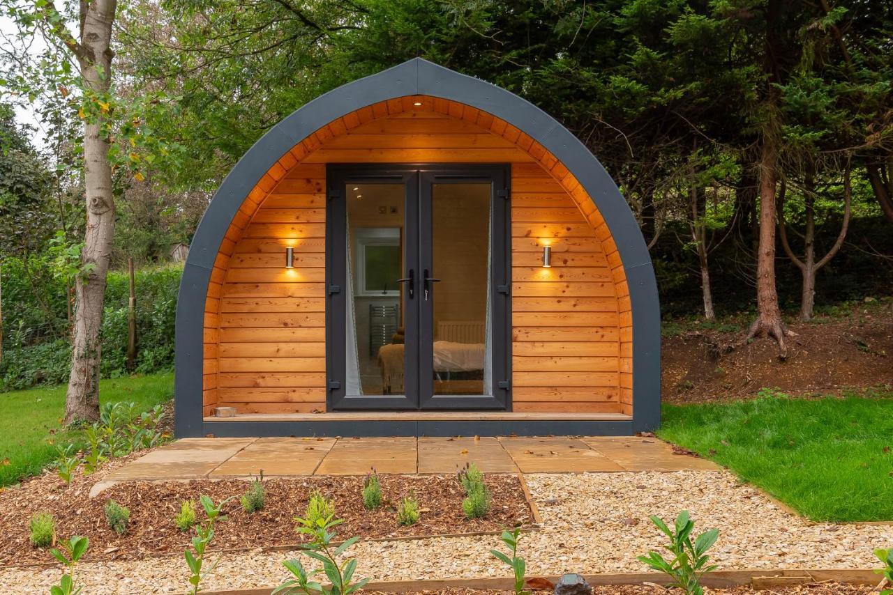 The Plough Inn Cabins Ramsden Εξωτερικό φωτογραφία