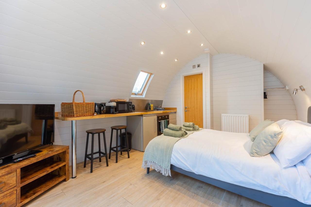 The Plough Inn Cabins Ramsden Εξωτερικό φωτογραφία