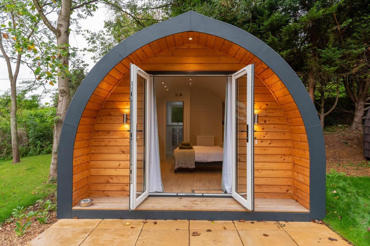 The Plough Inn Cabins Ramsden Εξωτερικό φωτογραφία