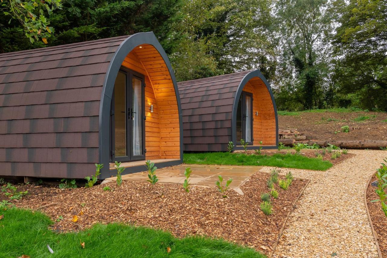 The Plough Inn Cabins Ramsden Εξωτερικό φωτογραφία